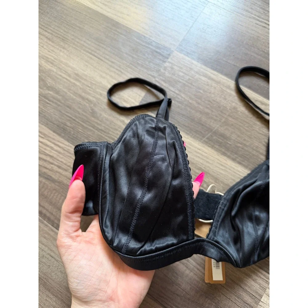 $54 NWT SKIMS Heavyweight Satin Triangle Bralette Womens S Onyx Black - Picture 3 of 5